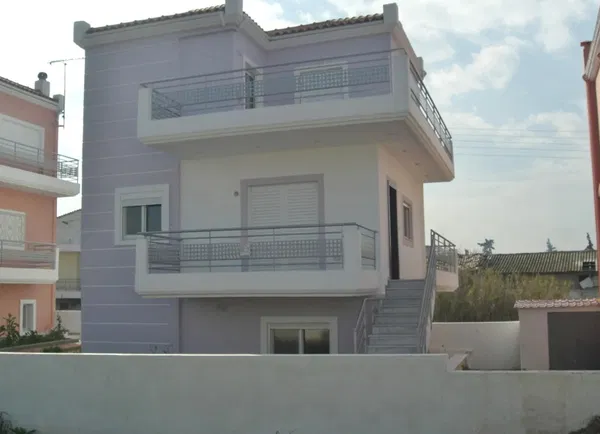 145 m² Villa with Four Bedrooms for Sale in Loutraki - Perachora, Loutraki