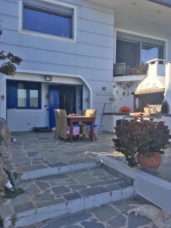 Sea View 320 m² Villa with Three Bedrooms for Sale in Megara, Attica — photo 5
