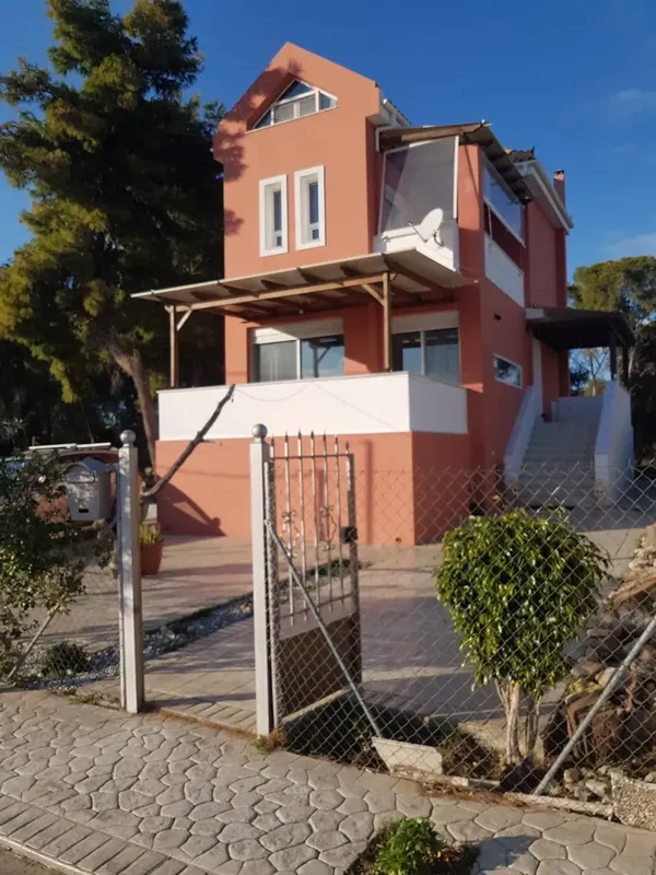 Sea-View Two-Bedroom Villa for Sale in Loutraki - Perachora, Loutraki — photo 2