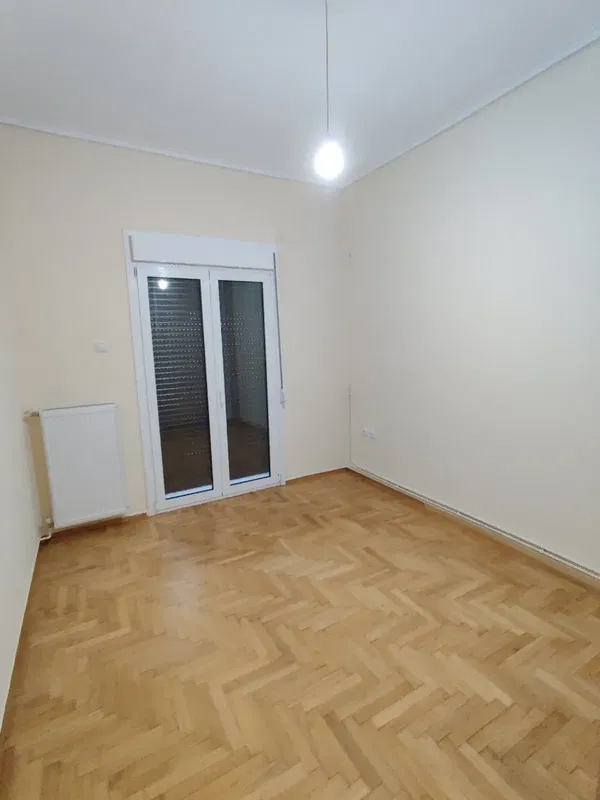 70 m² Two-Bedroom Renovated Apartment for Sale in Piraeus, Piraeus Suburbs — photo 3