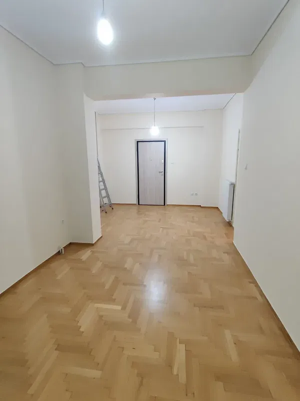 70 m² Two-Bedroom Renovated Apartment for Sale in Piraeus, Piraeus Suburbs — photo 5