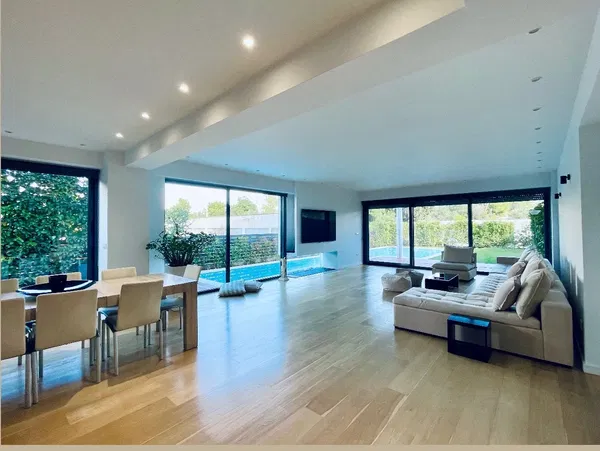 310 m² Four-Bedroom Apartment for Sale in Elliniko, Athens Southern suburbs — photo 2