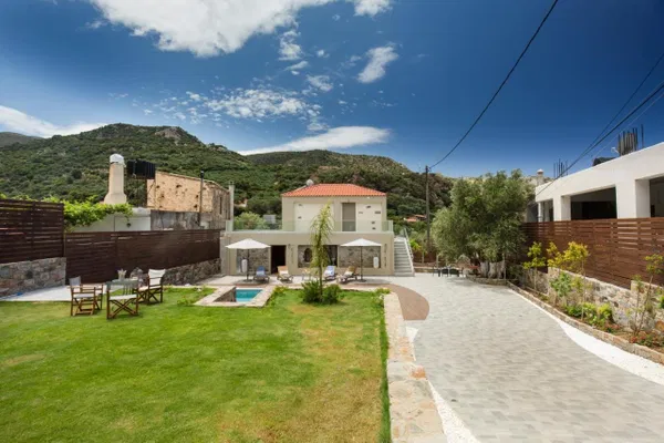 Seafront Two-Bedroom Villa for Sale in Sfinari, Kissamos — photo 5