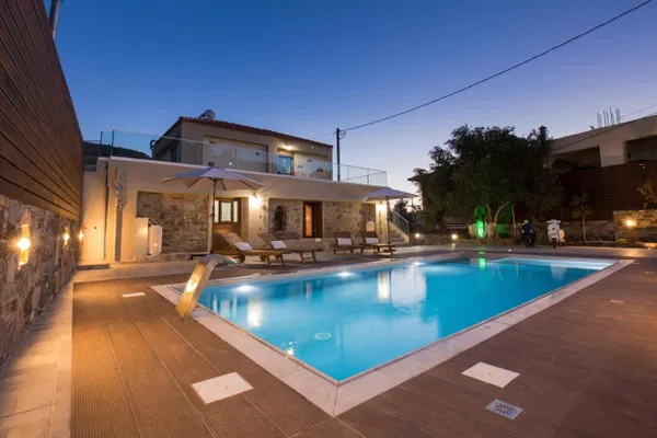 Seafront Two-Bedroom Villa for Sale in Sfinari, Kissamos — photo 3