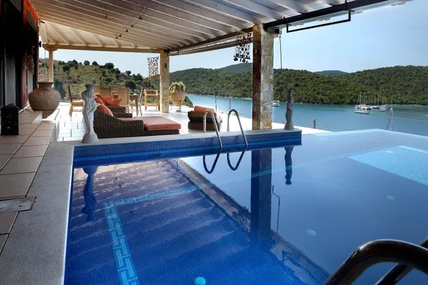 Sea-View Seven-Bedroom Villa for Sale in Syvota, Thesprotia — photo 2