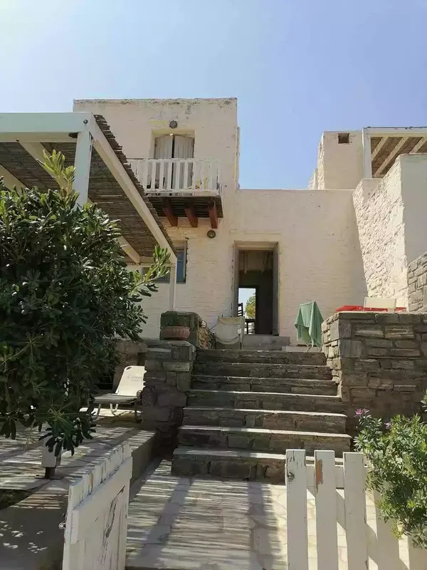 Sea-View 95 m² Villa with Two Bedrooms for Sale in Paros, Cyclades — photo 2