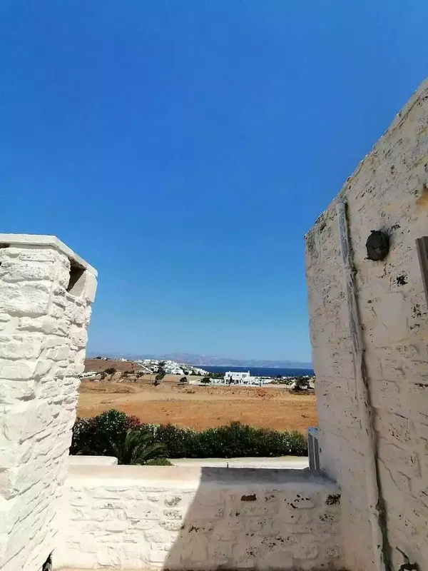 Sea-View 95 m² Villa with Two Bedrooms for Sale in Paros, Cyclades — photo 3