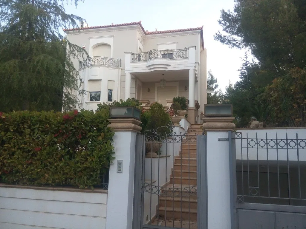 540 m² Five-Bedroom Villa for Sale in Rafina, Rafina - Pikermi