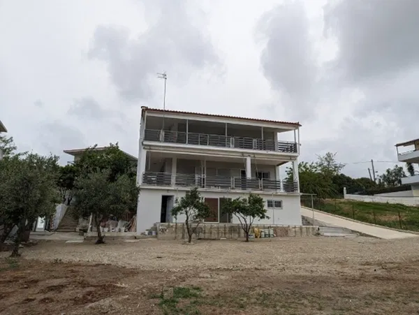 Four-Bedroom Renovated Villa for Sale in Evia, Sterea Hellas — photo 4