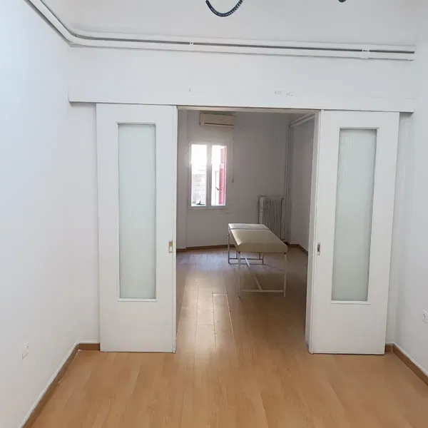 95 m² Three-Bedroom Apartment for Sale in Neo Faliro, Piraeus — photo 3