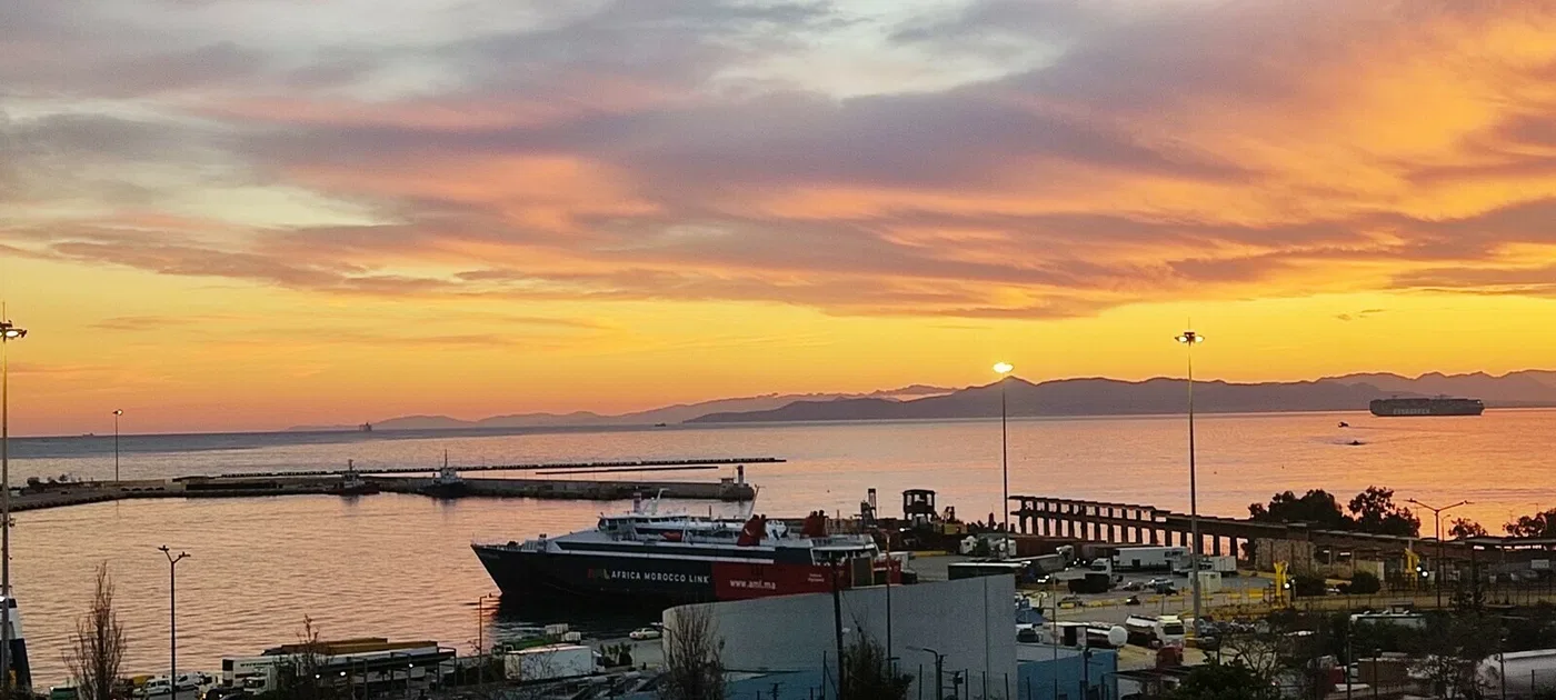 Sea-View 156 m² Land for Sale in Drapetsona, Piraeus