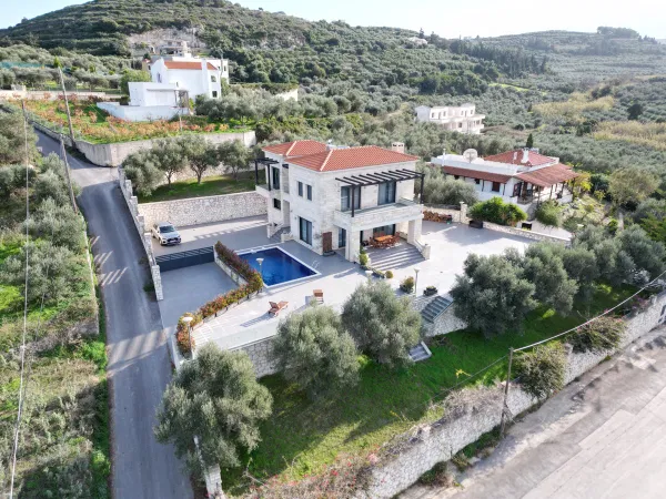 Sea-View 255 m² Villa with Four Bedrooms for Sale in Kalyves, Apokoronas — photo 4