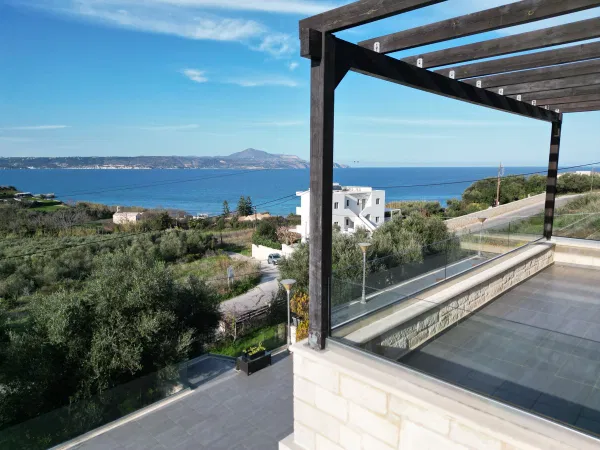 Sea-View 255 m² Villa with Four Bedrooms for Sale in Kalyves, Apokoronas — photo 2