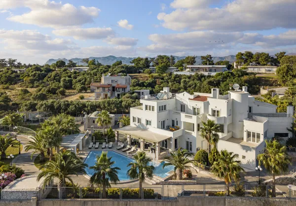 Sea View 1050 m² Villa with Twelve Bedrooms for Sale in Akrotiri, Chania