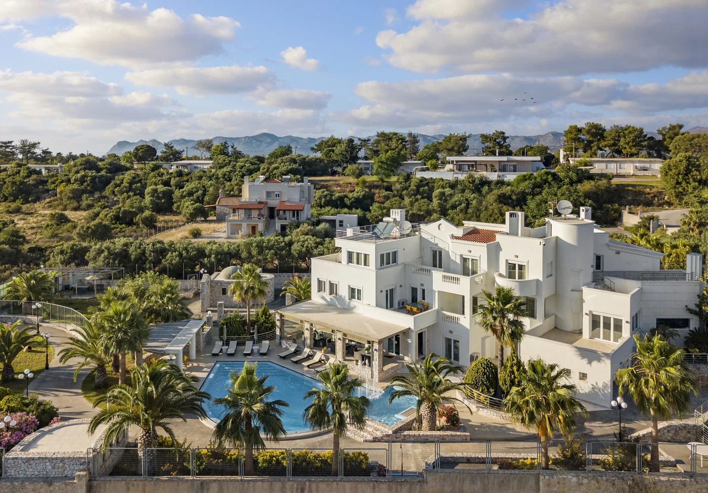 Sea View 1050 m² Villa with Twelve Bedrooms for Sale in Akrotiri, Chania