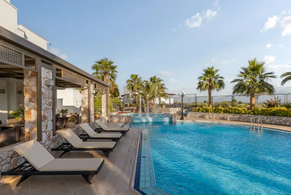 Sea View 1050 m² Villa with Twelve Bedrooms for Sale in Akrotiri, Chania — photo 5