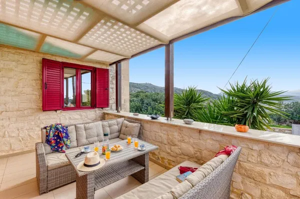 Three-Bedroom Seafront Villa for Sale in Kolymbari, Platanias — photo 5