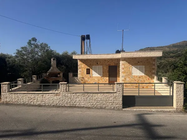 Three-Bedroom Villa for Sale in Kampanos, Kandanos-Selino