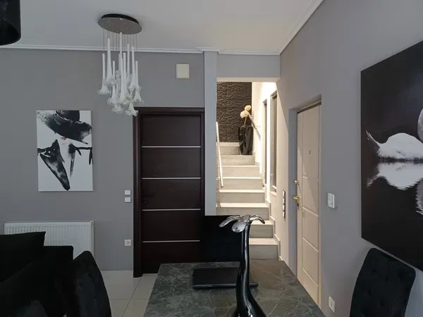 Renovated Three-Bedroom Villa for Sale in Chalkida, Sterea Hellas — photo 4