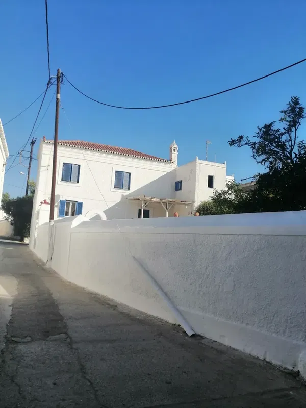 Four-Bedroom Renovated Apartment for Sale in Spetses, Argosaronikos islands — photo 4