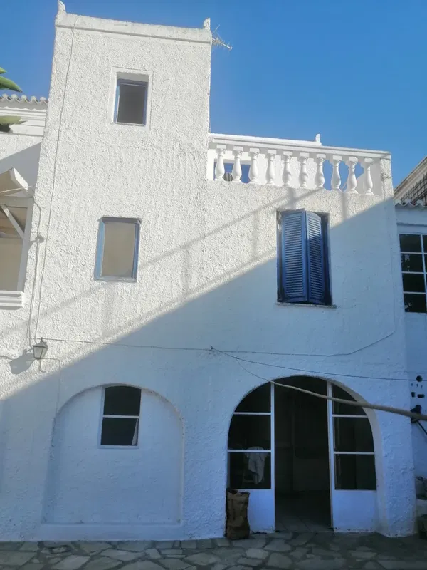 Four-Bedroom Renovated Apartment for Sale in Spetses, Argosaronikos islands — photo 3