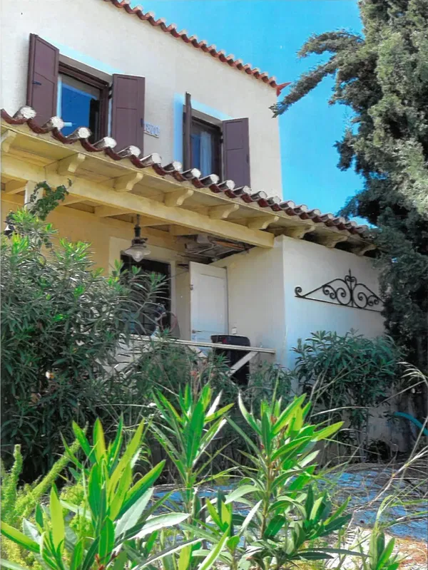 Sea View 100 m² Villa with One Bedrooms for Sale in Spetses, Argosaronikos islands — photo 2