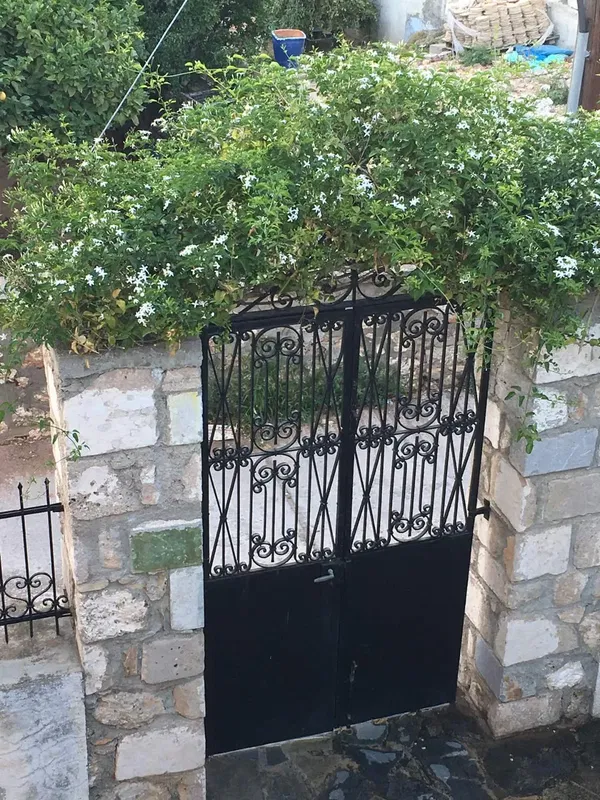 Renovated Three-Bedroom Villa for Sale in Spetses, Argosaronikos islands — photo 4