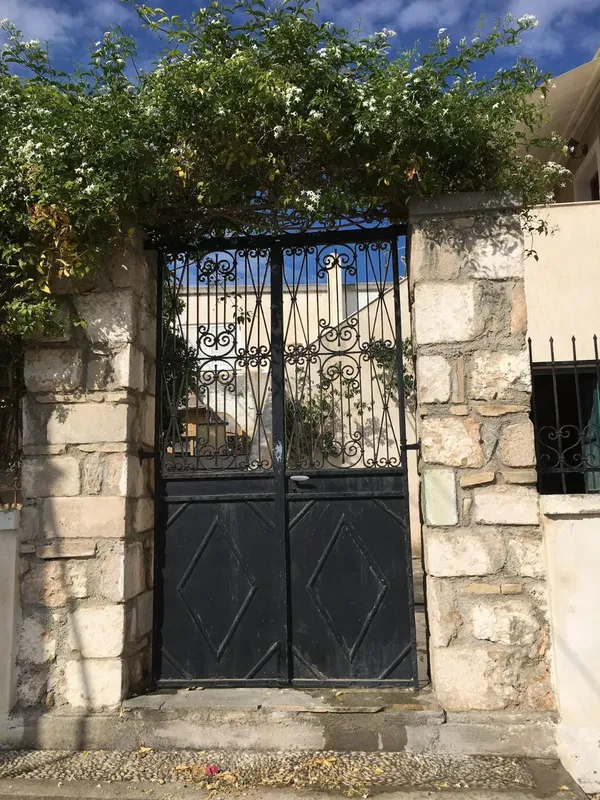 Renovated Three-Bedroom Villa for Sale in Spetses, Argosaronikos islands — photo 3