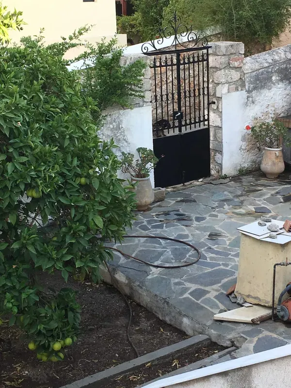 Renovated Three-Bedroom Villa for Sale in Spetses, Argosaronikos islands — photo 5