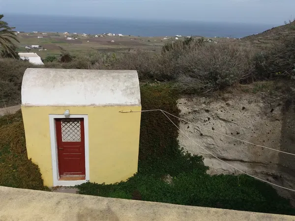 Sea-View 150 m² Villa with Two Bedrooms for Sale in Santorini, Cyclades — photo 2