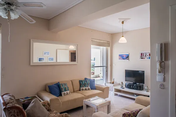 Three-Bedroom Renovated Apartment for Sale in Gytheio, Peloponnese — photo 3