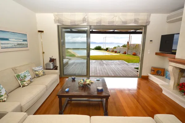 Sea View 280 m² Villa with Five Bedrooms for Sale in Aegina, Attica — photo 5