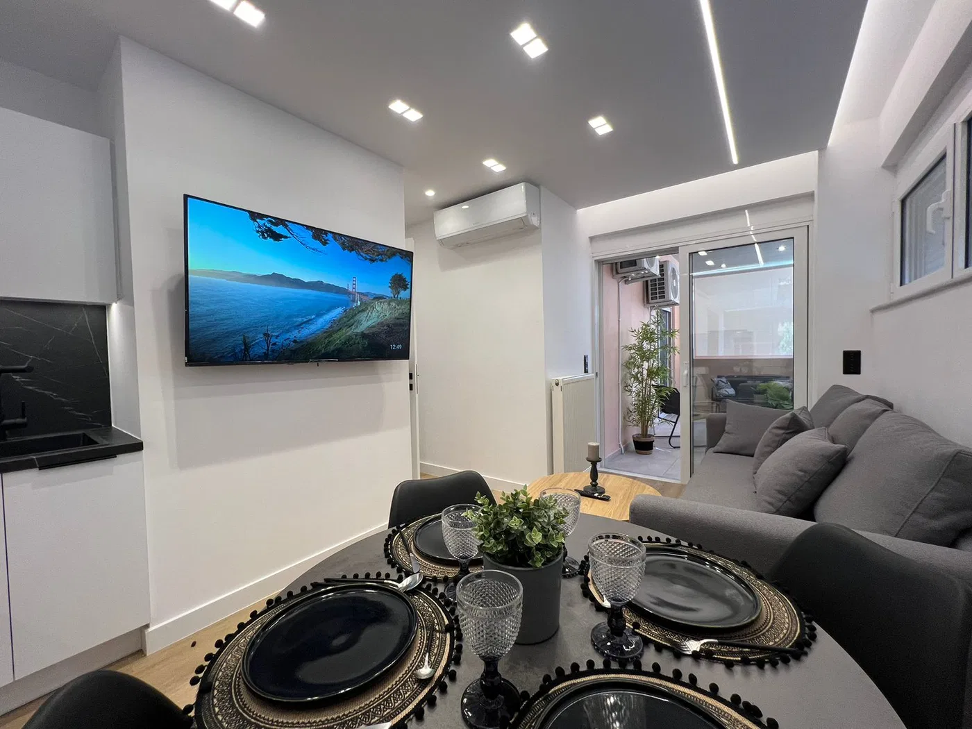 Renovated 52 m² Apartment with Two Bedrooms for Sale in Piraeus, Piraeus Suburbs
