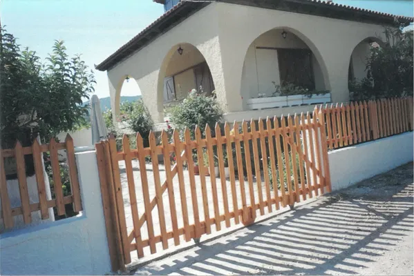 Renovated Two-Bedroom Villa for Sale in Porto Rafti, Attica — photo 3