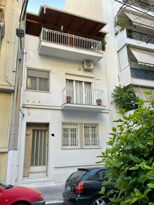 Renovated 185 m² Villa with Three Bedrooms for Sale in Piraeus, Piraeus Suburbs