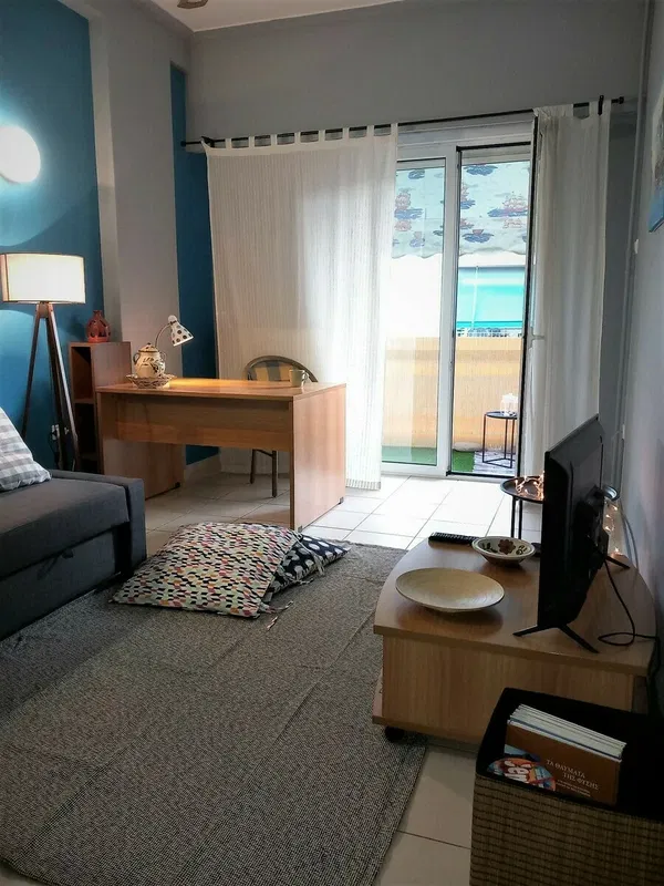 One-Bedroom Renovated Apartment for Sale in Koukaki - Makrigianni, Athens Center with Air conditioning — photo 2