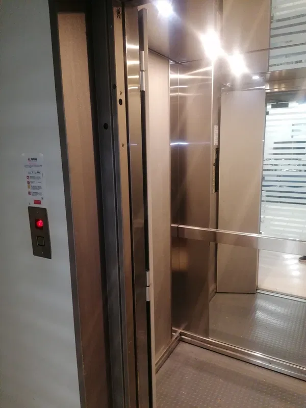 187 m² Renovated Commercial Space for Sale in Ampelokipoi, Athens Center — photo 5