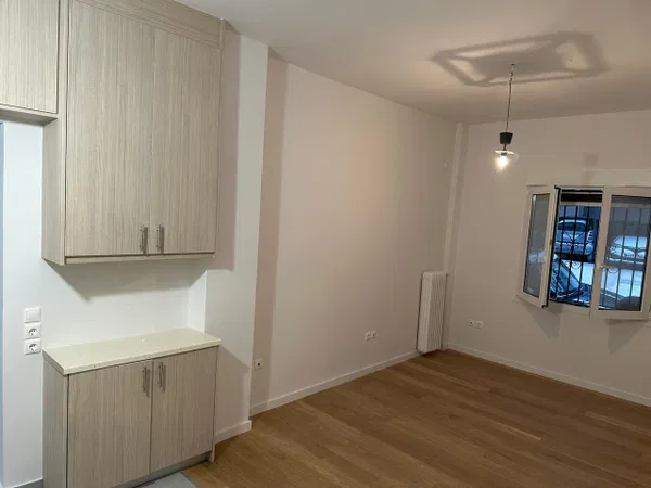 55 m² Renovated Two-Bedroom Apartment for Sale in Vyronas, Athens Eastern Suburbs — photo 4