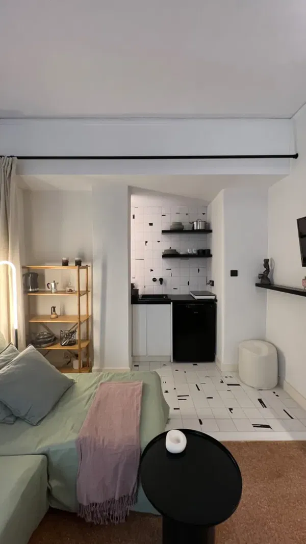 Renovated 38 m² Apartment with One Bedrooms for Sale in Omonoia, Athens Center — photo 4