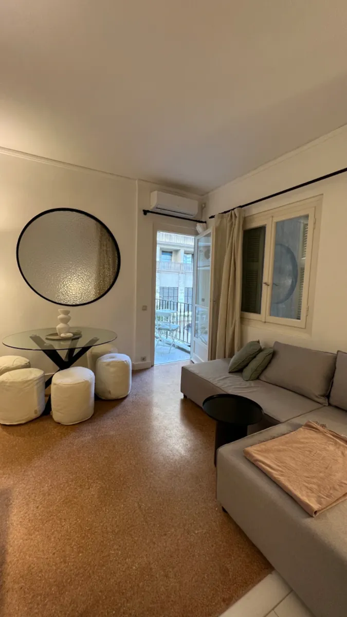 Renovated 38 m² Apartment with One Bedrooms for Sale in Omonoia, Athens Center