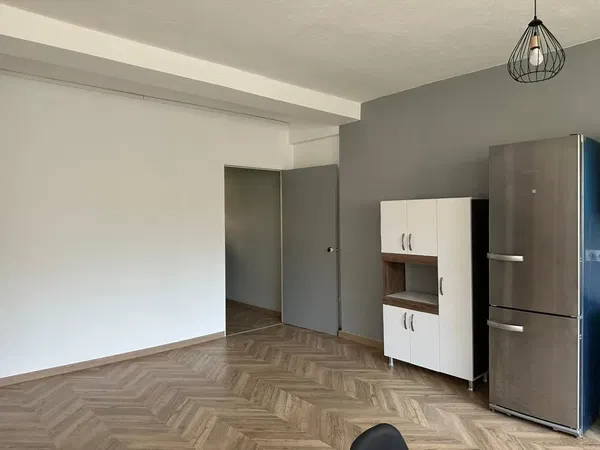 112 m² Renovated Three-Bedroom Apartment for Sale in Center Athens, Athens Center — photo 4