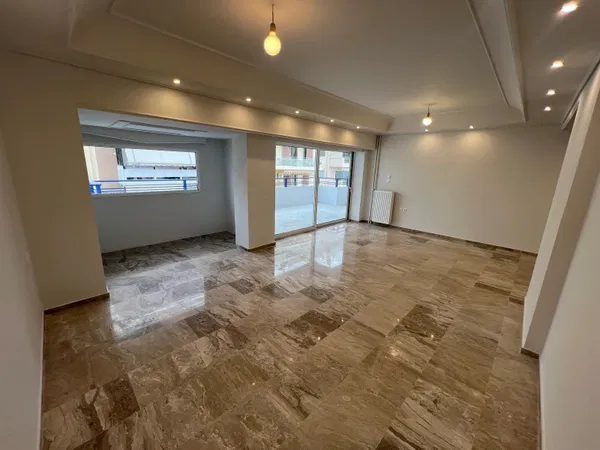 Sea View 110 m² Apartment with Three Bedrooms for Sale in Piraeus, Piraeus Suburbs — photo 3