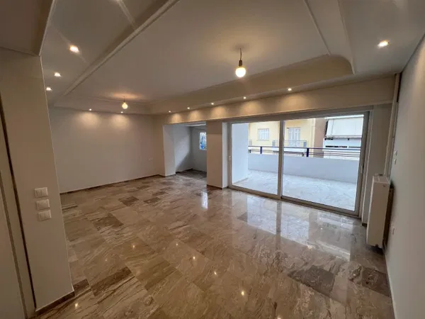 Sea View 110 m² Apartment with Three Bedrooms for Sale in Piraeus, Piraeus Suburbs — photo 5
