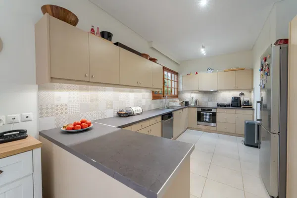 Renovated 287 m² Villa with Four Bedrooms for Sale in Alimos, Athens Southern suburbs — photo 5