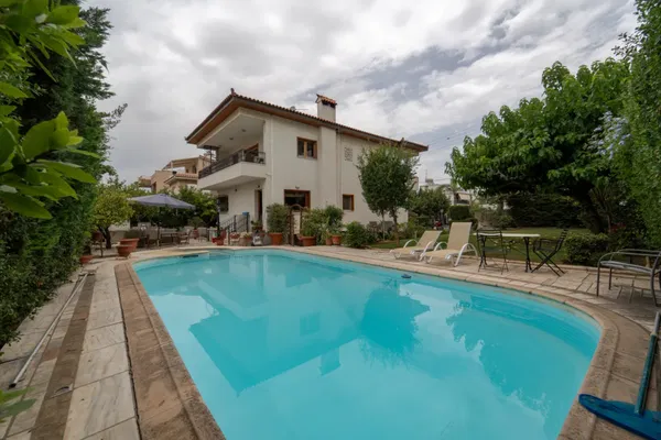 Renovated 287 m² Villa with Four Bedrooms for Sale in Alimos, Athens Southern suburbs — photo 2