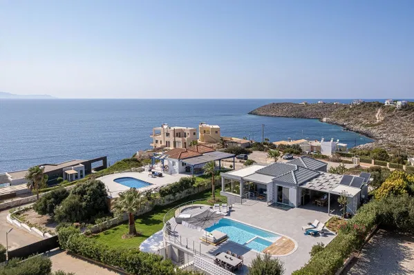 Renovated 200 m² Villa with Four Bedrooms for Sale in Tersanas, Akrotiri — photo 4