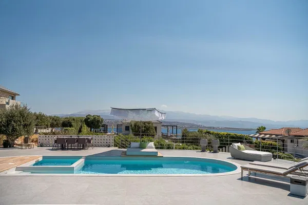 Renovated 200 m² Villa with Four Bedrooms for Sale in Tersanas, Akrotiri — photo 3