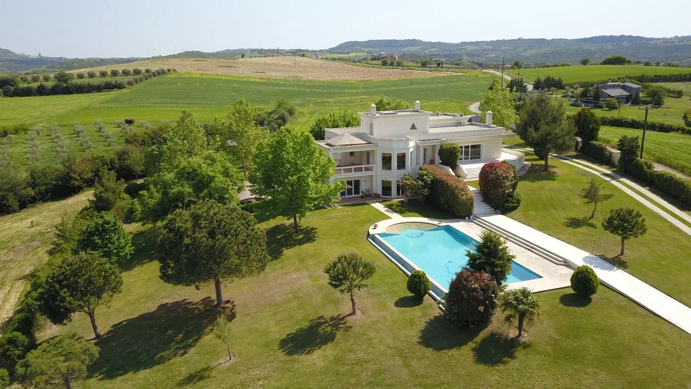 Ten-Bedroom Villa for Sale in Thermi Thessaloniki, Thessaloniki Eastern Suburbs