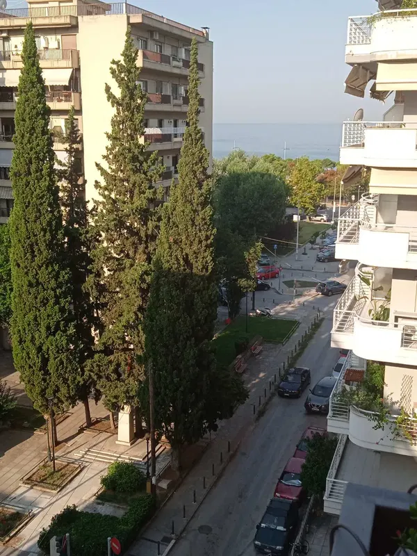 Two-Bedroom Renovated Apartment for Sale in Faliro - Ippokratio, Thessaloniki Center — photo 2