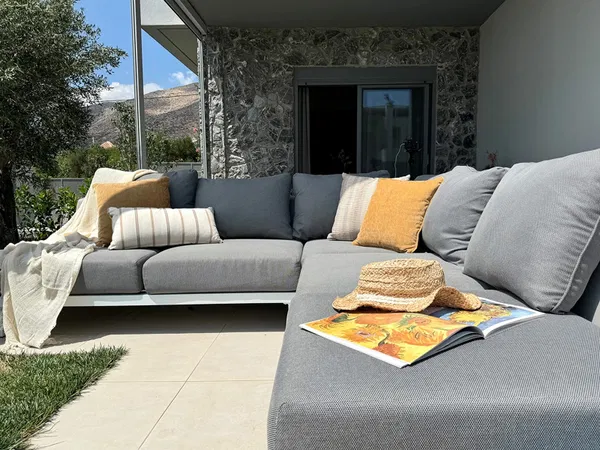 Sea View 320 m² Villa with Six Bedrooms for Sale in Lagonisi, Attica — photo 4